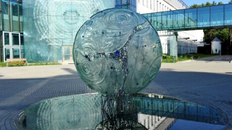 archiglass Free-standing glass sculpture, Big Bang